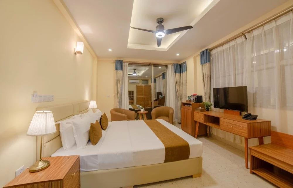 Amber Beach Hotel - Why Smart Travelers Prioritize Location Over Luxury in Hulhumalé